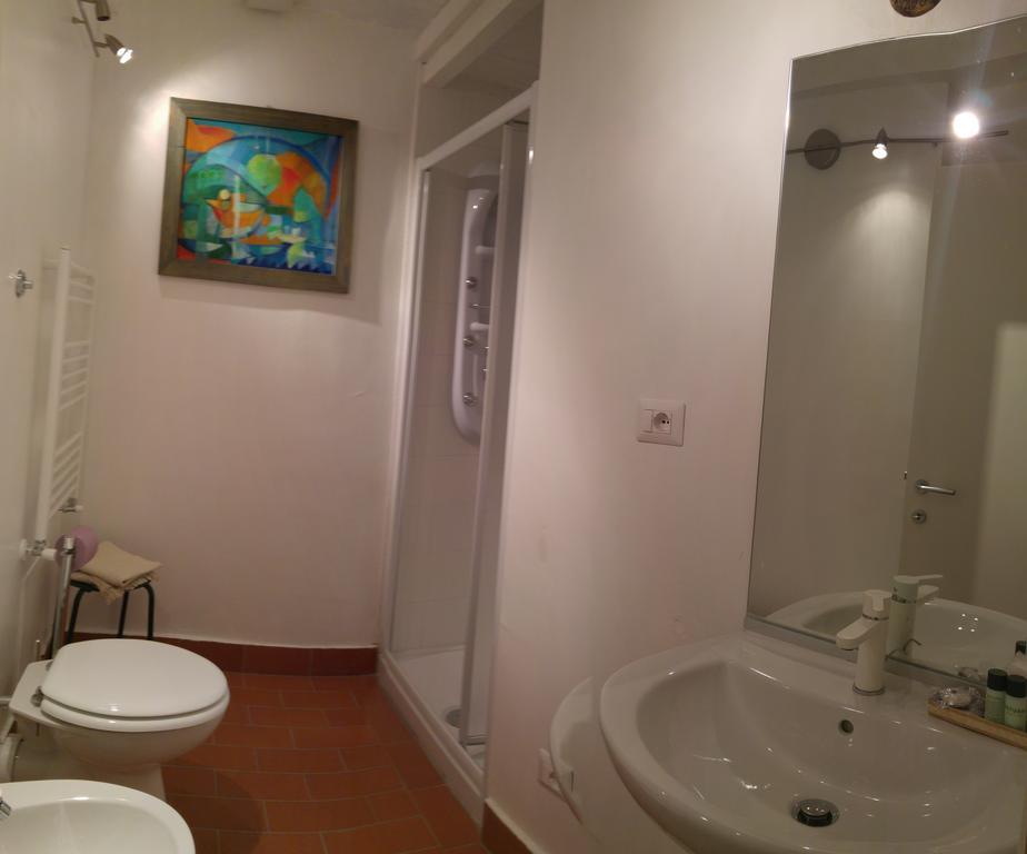 Lucretia House * Florencia